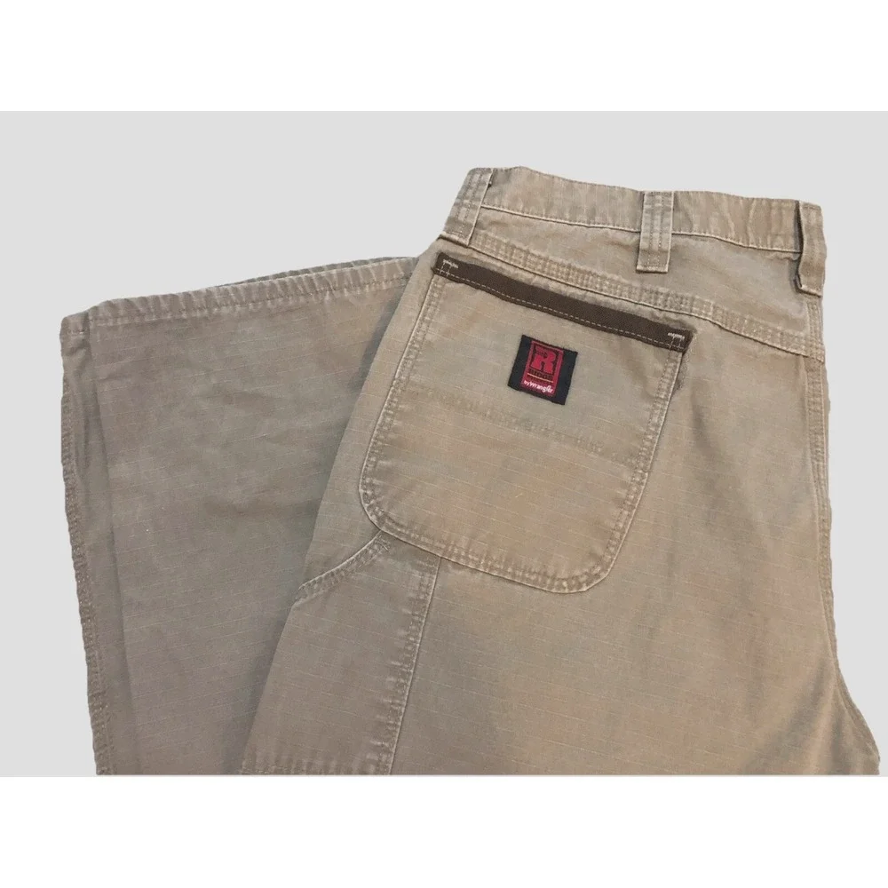 Riggs Workwear by Wrangler Men's size 40X32 Carpenter pants - RipStop